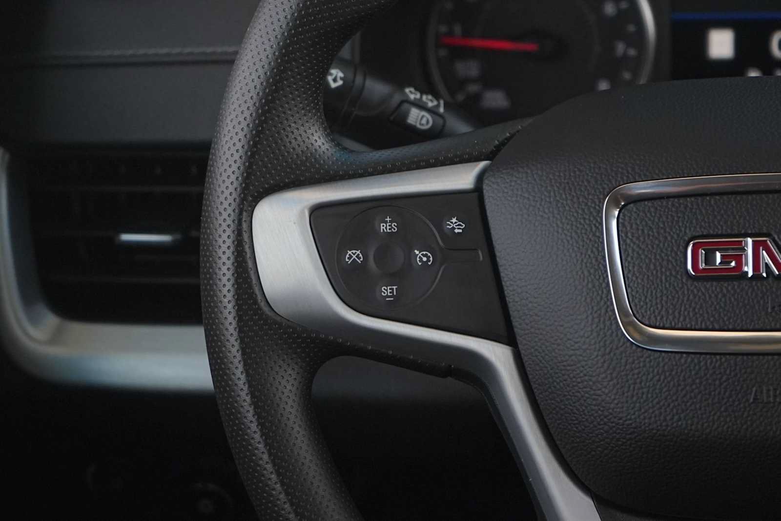 Used 2024 GMC Terrain SLE w/ Driver Convenience Package FWD image 17