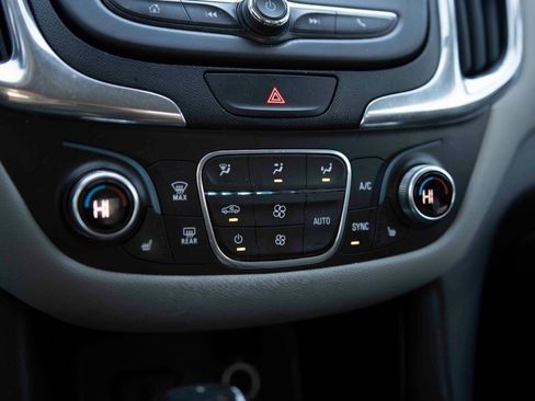 Used 2018 Chevrolet Equinox LT image 9