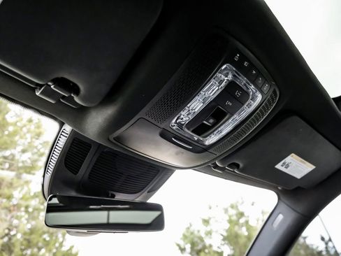 Used 2021 Mercedes-Benz GLS 580 4MATIC image 23