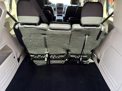 Used 2020 Dodge Grand Caravan SXT FWD image 19