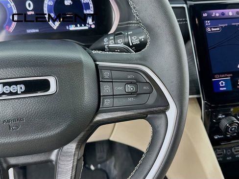 Used 2023 Jeep Grand Cherokee Limited image 17