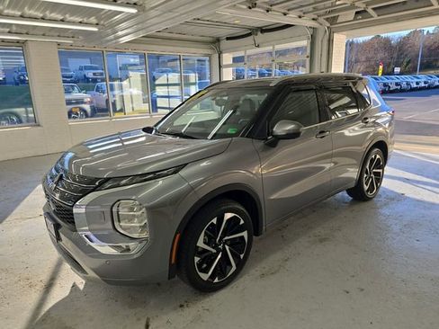 Used 2024 Mitsubishi Outlander SEL image 2