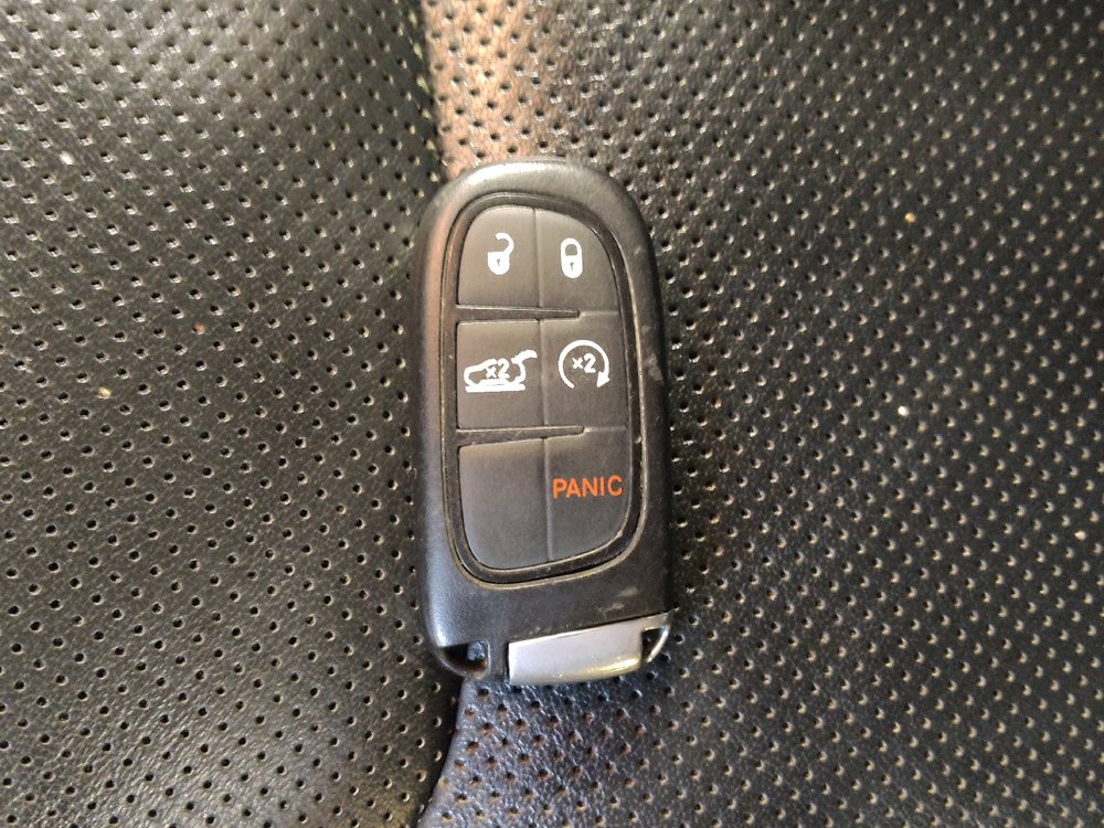Used 2020 Jeep Cherokee Limited FWD image 32