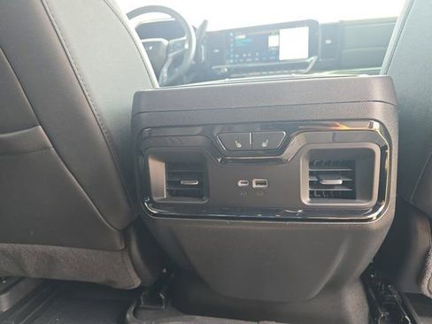 Used 2024 Chevrolet Silverado 2500 ZR2 w/ Technology Package image 23