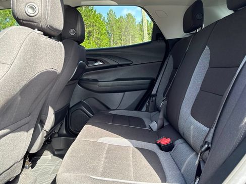 Used 2023 Chevrolet TrailBlazer LT FWD image 14