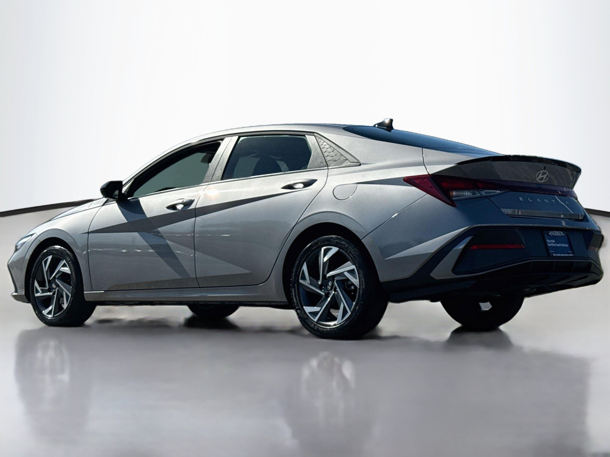 Certified 2025 Hyundai Elantra Sport FWD image 5