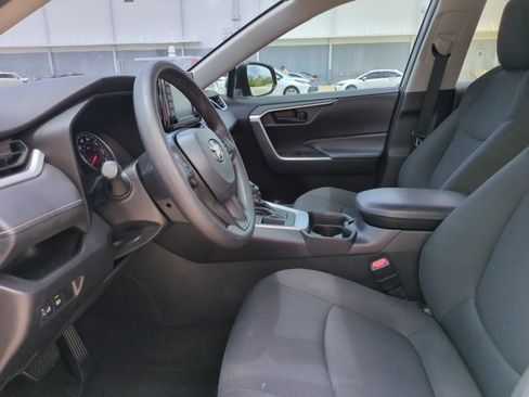 Used 2021 Toyota RAV4 LE FWD image 15
