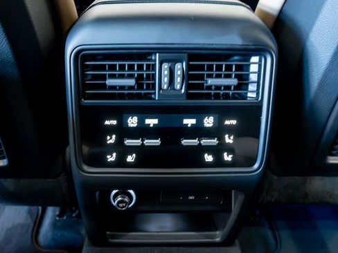 Certified 2025 Porsche Cayenne AWD/4WD image 26