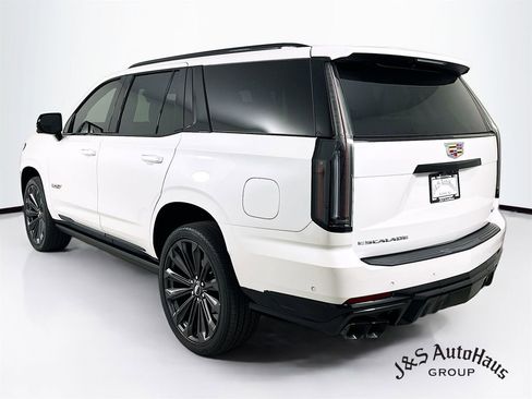 Used 2025 Cadillac Escalade V image 5