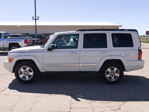 Used 2008 Jeep Commander Sport AWD/4WD image 3