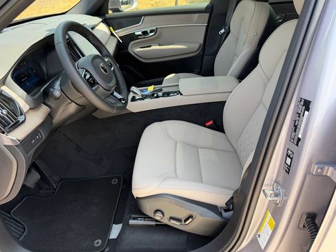 New 2026 Volvo XC90 T8 Plus w/ Protection Package Premier AWD/4WD image 18
