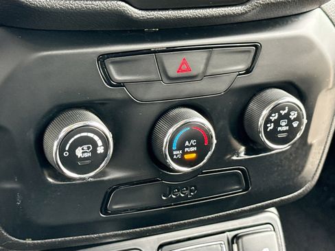 Used 2018 Jeep Renegade Sport w/ Power & Air Group image 11