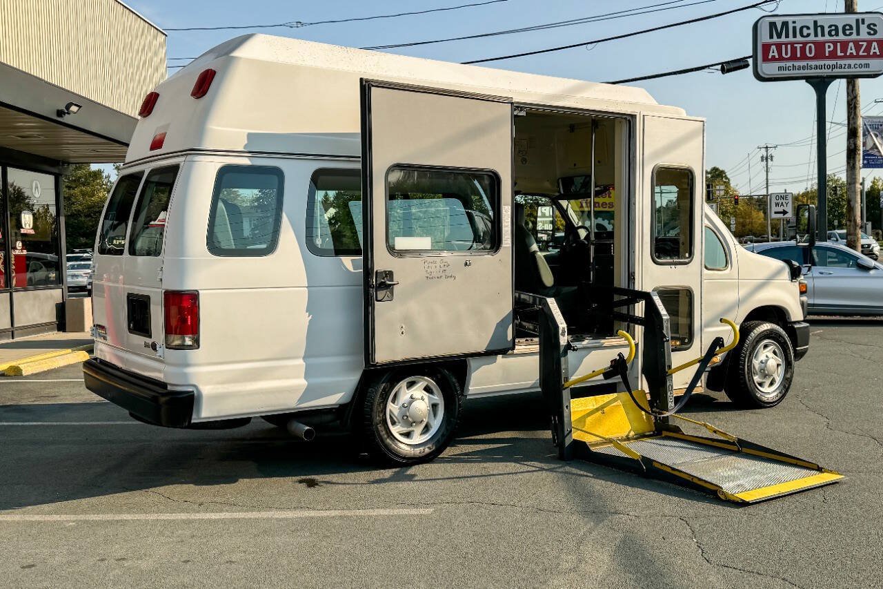 Used 2011 Ford E-350 and Econoline 350 Extended Super Duty w/ PWR Group RWD image 4