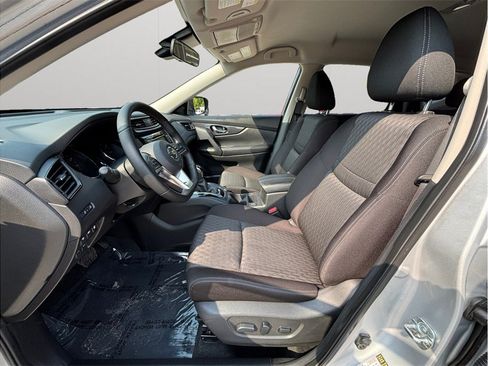 Used 2020 Nissan Rogue SV w/ Premium Package FWD image 2