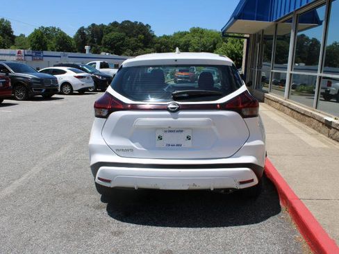 Used 2023 Nissan Kicks S FWD image 5