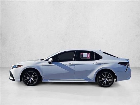 Used 2023 Toyota Camry SE image 9