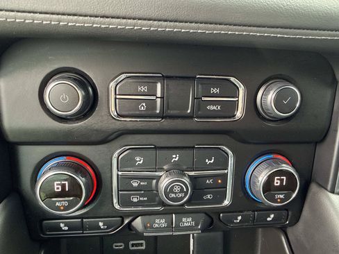 Used 2022 Chevrolet Tahoe LT w/ Luxury Package RWD image 26