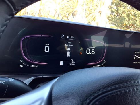 Used 2024 Kia Telluride S image 12