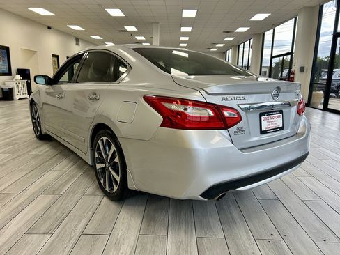 Used 2016 Nissan Altima 2.5 SR FWD image 7
