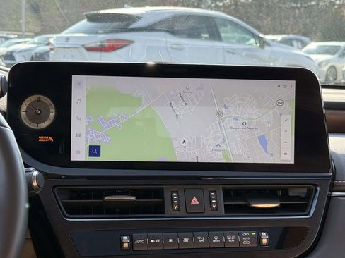 Used 2024 Lexus ES 250 w/ Premium Package image 10