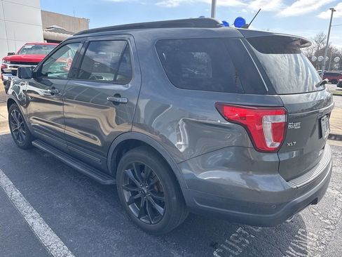 Used 2018 Ford Explorer XLT w/ Equipment Group 202A image 3