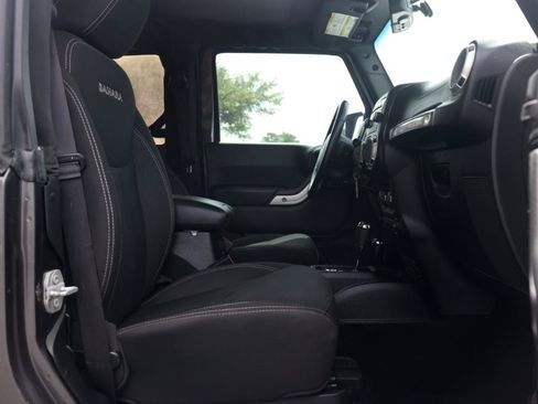 Used 2017 Jeep Wrangler Sahara w/ Connectivity Group AWD/4WD image 20