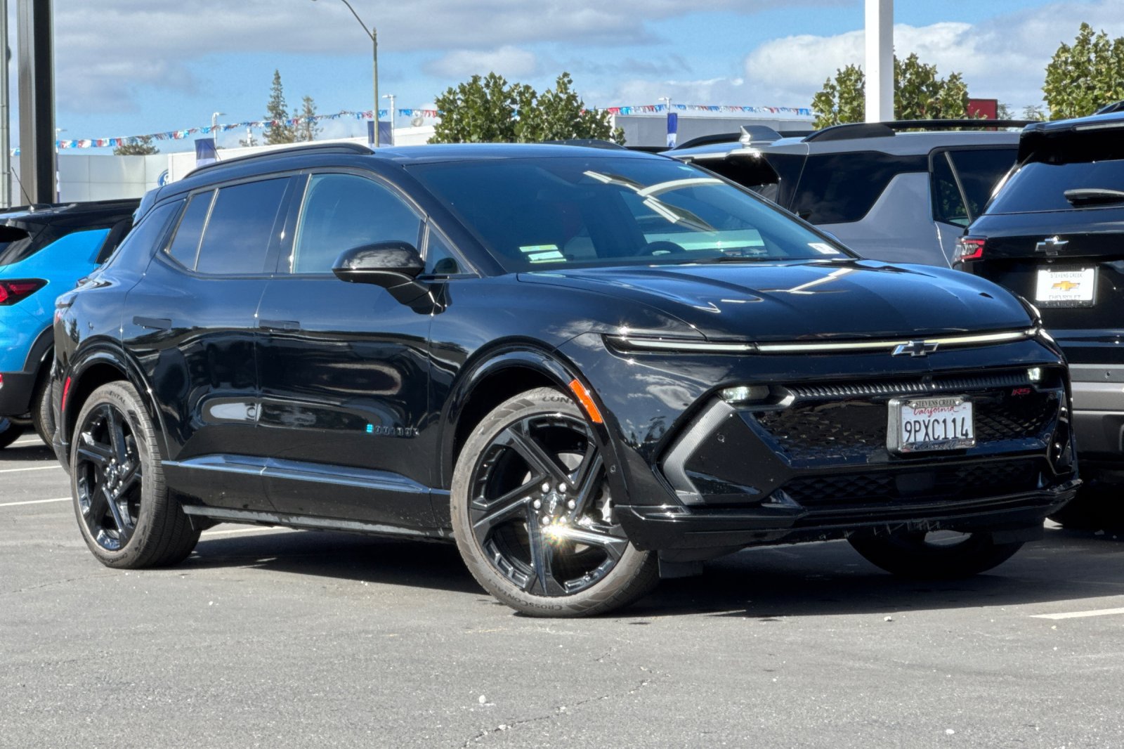Used 2024 Chevrolet Equinox EV RS FWD image 2