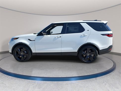 New 2025 Land Rover Discovery S image 8