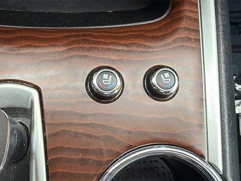 Used 2017 Nissan Pathfinder Platinum image 41