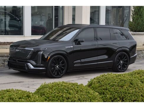 Certified 2026 Cadillac Vistiq Platinum image 8