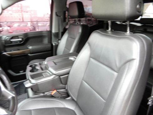 Used 2022 Chevrolet Silverado 1500 LT w/ Leather Package image 12