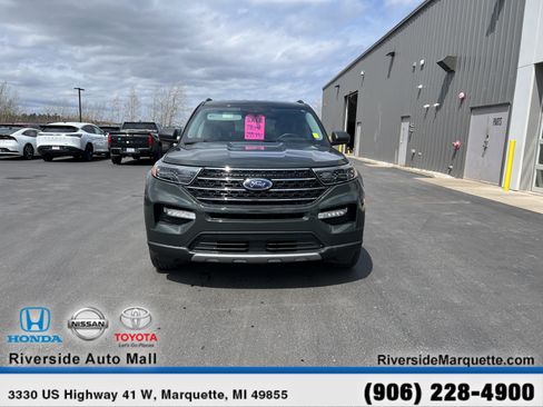 Used 2023 Ford Explorer XLT w/ Equipment Group 202A AWD/4WD image 2