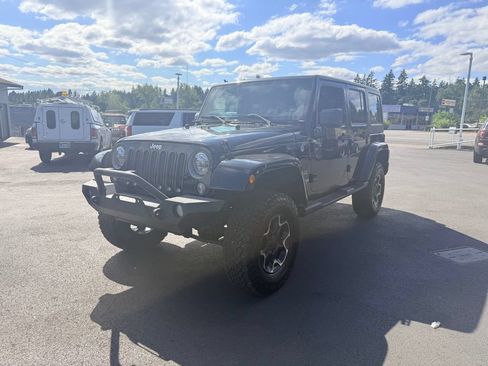 Used 2018 Jeep Wrangler Unlimited Sahara AWD/4WD image 7