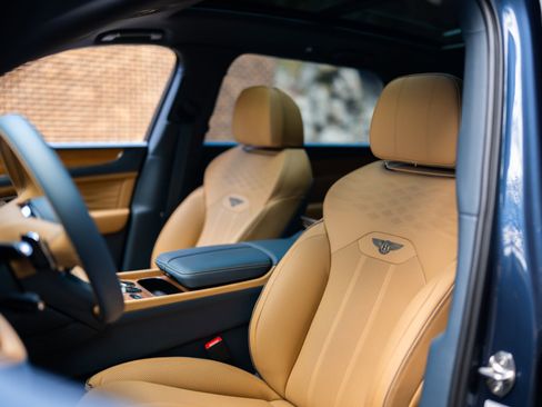 New 2025 Bentley Bentayga Extended Wheelbase image 53