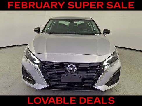 Used 2024 Nissan Altima 2.5 SV image 3