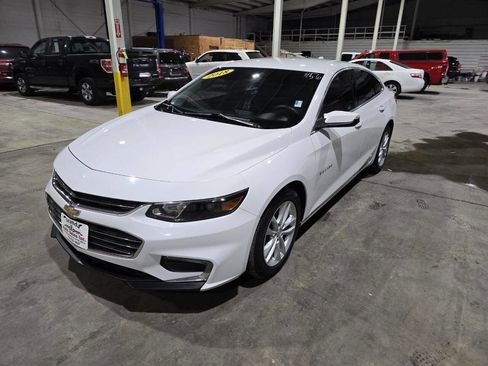 Used 2018 Chevrolet Malibu LT image 2
