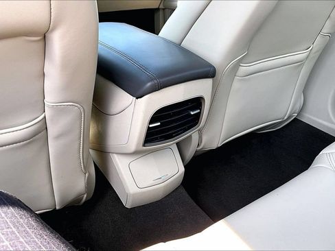 Used 2020 Lincoln MKZ w/ Convenience Package FWD image 10