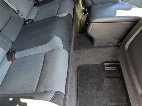 Used 2015 Dodge Challenger SXT image 16