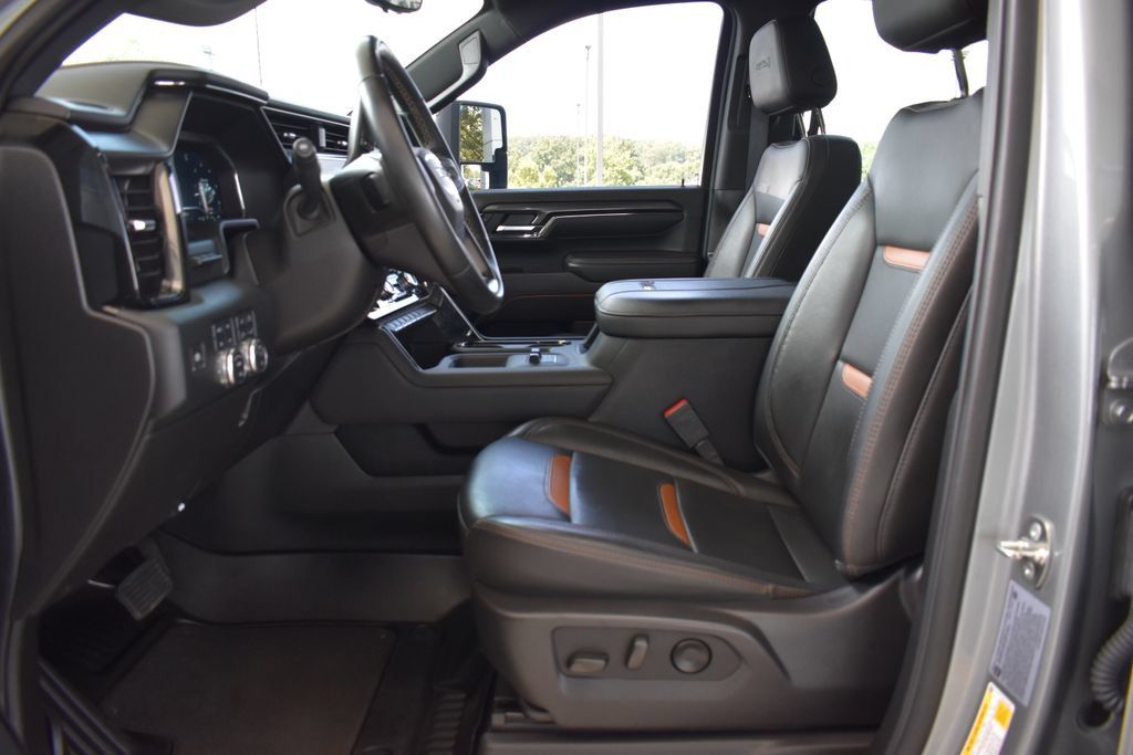 Used 2024 GMC Sierra 2500 AT4 w/ AT4 Premium Plus Package AWD/4WD image 4
