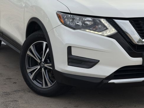 Used 2019 Nissan Rogue SV w/ Premium Package image 9