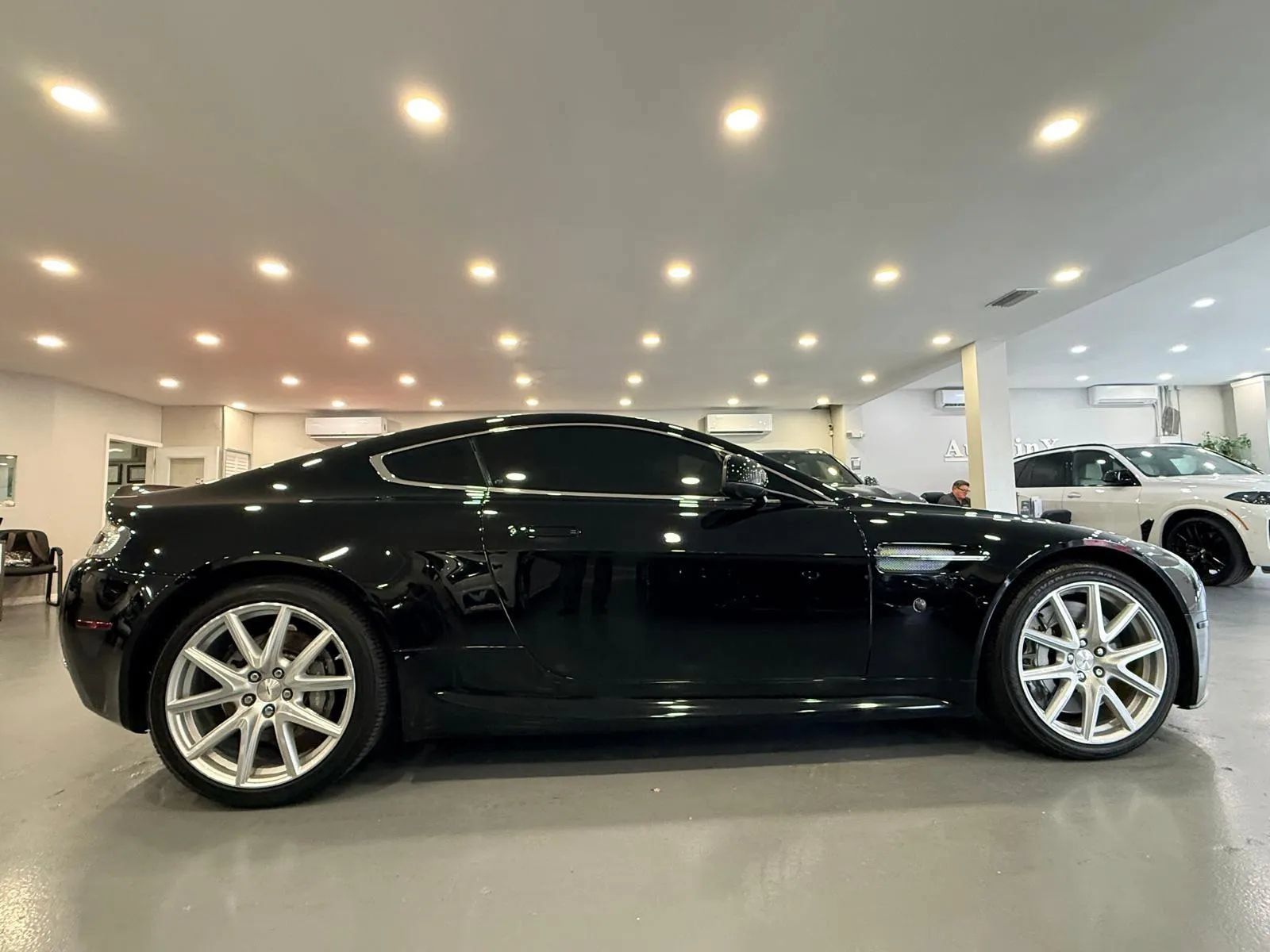 Used 2012 Aston Martin V8 Vantage Coupe RWD image 8