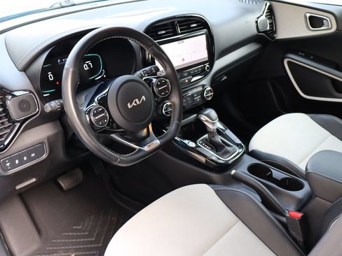 Used 2023 Kia Soul GT-Line FWD image 4