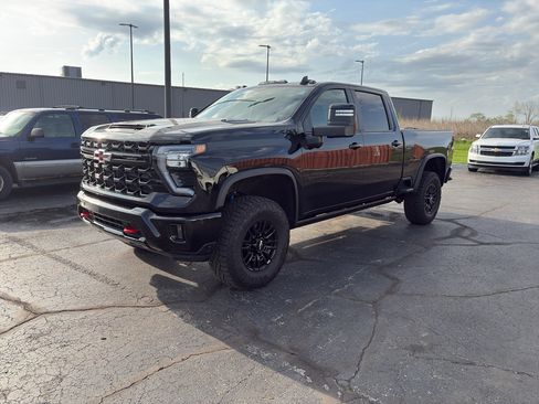 Used 2025 Chevrolet Silverado 2500 ZR2 w/ Technology Package AWD/4WD image 4