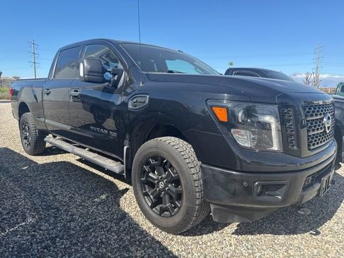 Used 2018 Nissan Titan SV w/ SV Convenience Package image 4