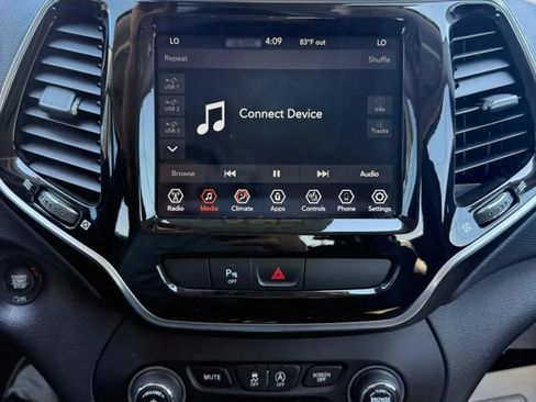 Used 2020 Jeep Cherokee Limited AWD/4WD image 14
