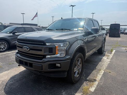 Used 2018 Ford F150 XLT w/ Equipment Group 302A Luxury AWD/4WD image 3