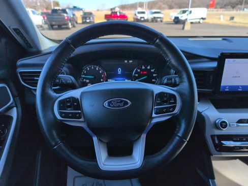 Used 2022 Ford Explorer XLT w/ Equipment Group 202A image 18
