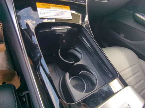 Used 2025 Mercedes-Benz GLC 350e 4MATIC image 9