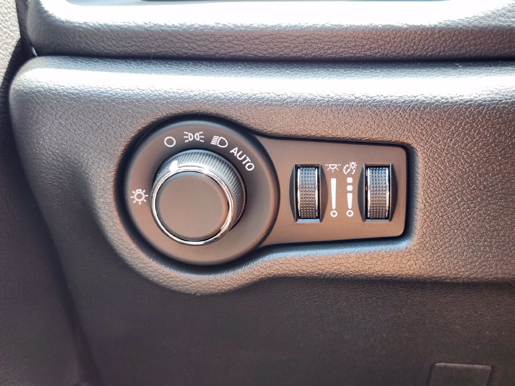 New 2027 Chrysler Pacifica Select AWD/4WD image 26