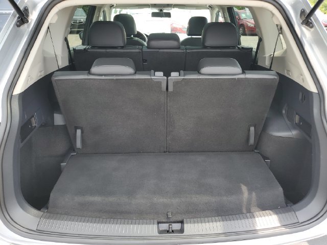 Used 2020 Volkswagen Tiguan SE w/ Panoramic Sunroof Package FWD image 9